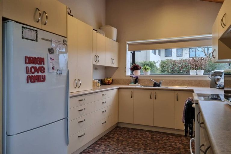 Photo of property in 94/2 Awanui Street, Merrilands, New Plymouth, 4312