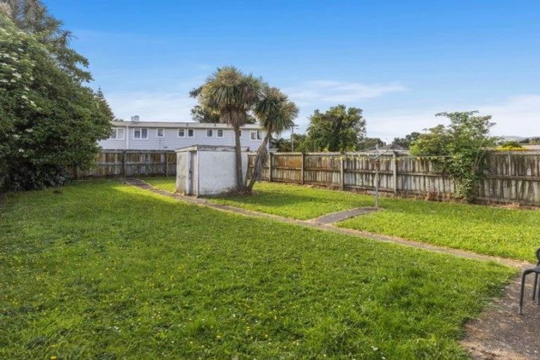 Photo of property in 5 Purser Grove, Fairfield, Lower Hutt, 5011