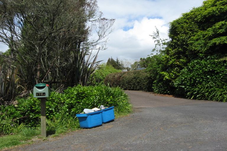 Photo of property in 176a Boord Crescent, Kumeu, 0891