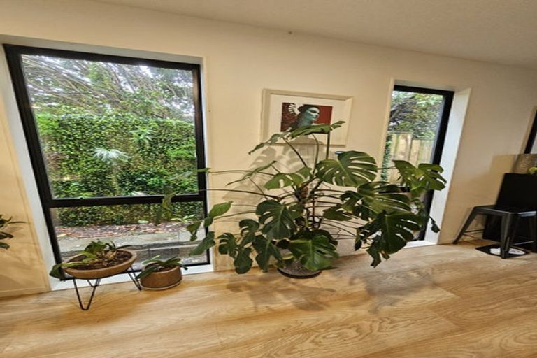 Photo of property in 19 Waru Lane, Te Atatu Peninsula, Auckland, 0610