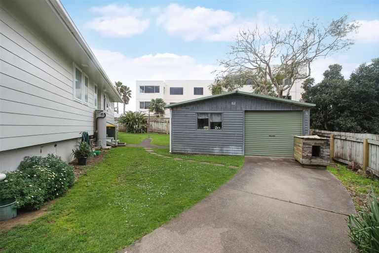 Photo of property in 11 Litchfield Place, Clarks Beach, 2122