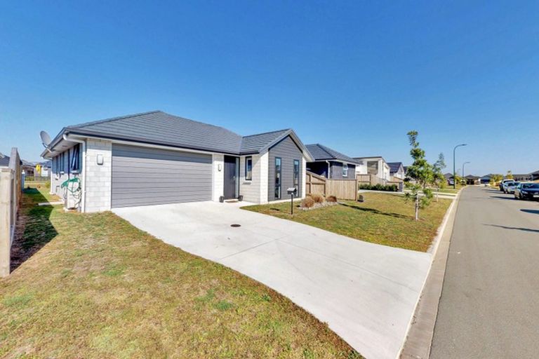 Photo of property in 38 Te Kio Crescent, Papamoa Beach, Papamoa, 3118