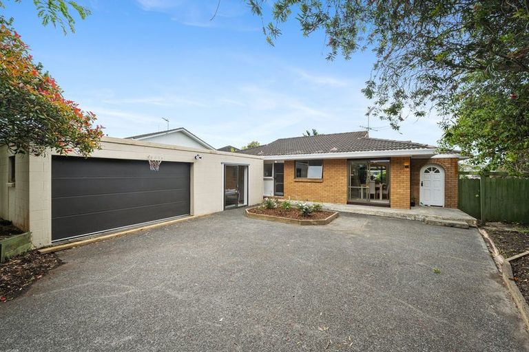 Photo of property in 19 Sartors Avenue, Northcross, Auckland, 0630