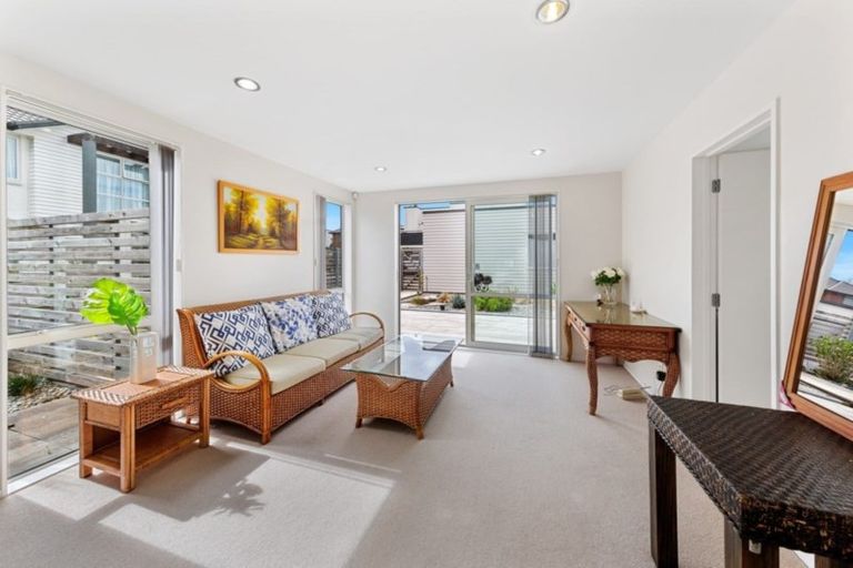 Photo of property in 25 Phar Lap Crescent, Takanini, 2112