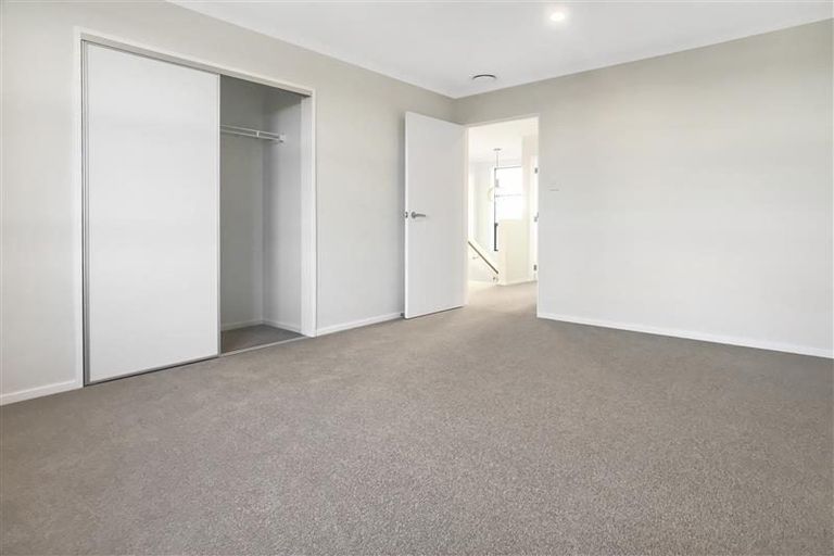 Photo of property in 28 Soaring Bird Drive, Takanini, 2112