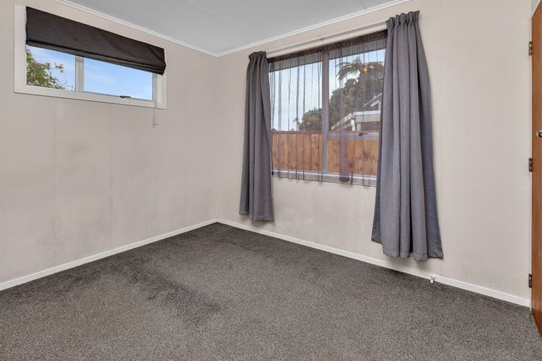 Photo of property in 10 Gannet Place, One Tree Point, 0118