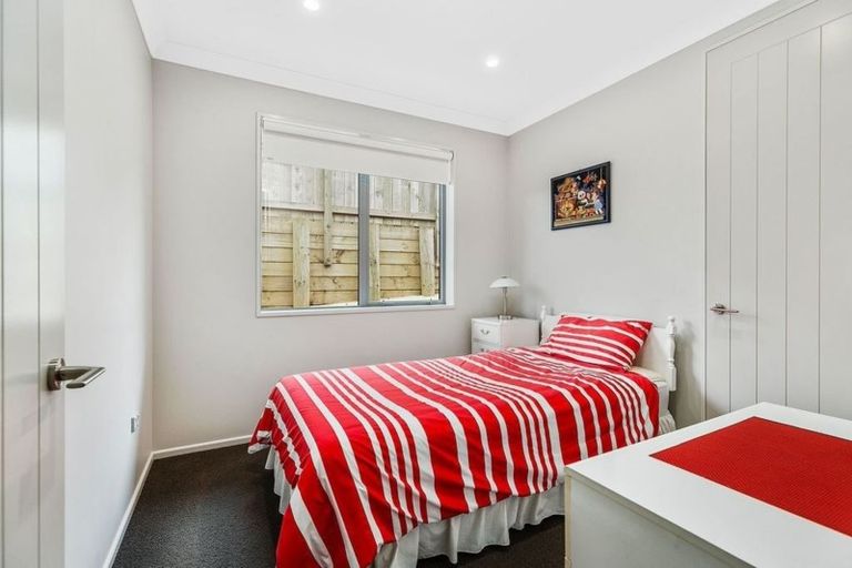 Photo of property in 20 Mervyn Kemp Drive, Tawa, Wellington, 5028