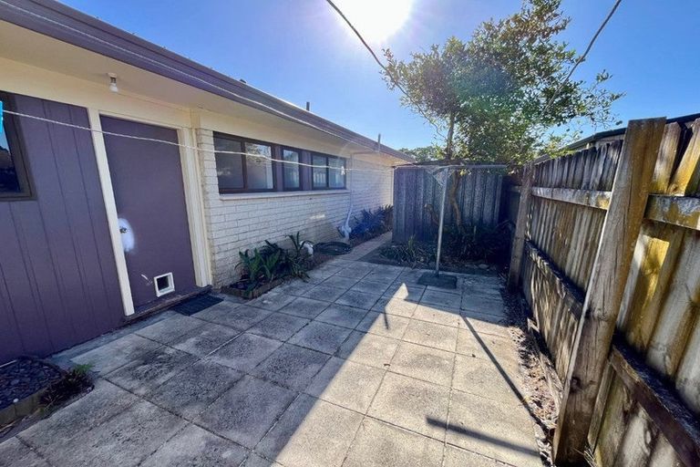 Photo of property in 2/24 Beaumaris Way, Conifer Grove, Takanini, 2112