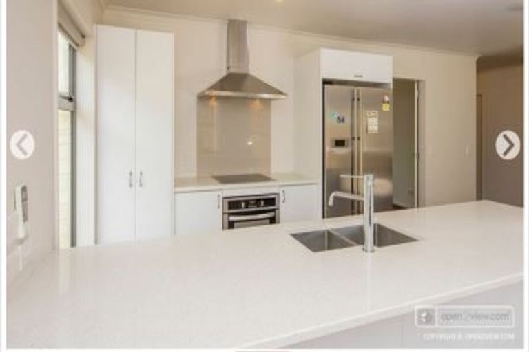 Photo of property in 8 Cresswell Place, Johnsonville, Wellington, 6037