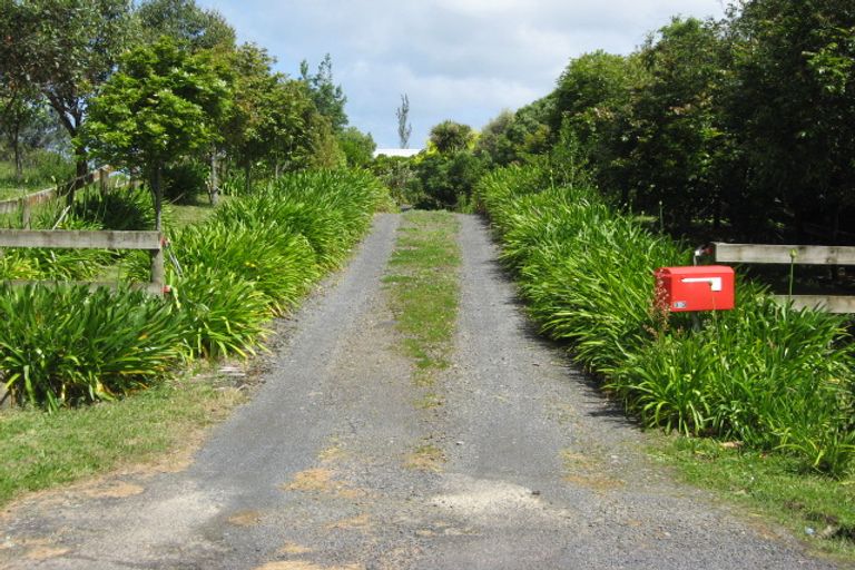 Photo of property in 373 Kauri View Road, Opaheke, Papakura, 2584