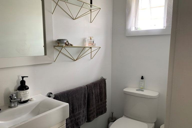 Photo of property in 2/40 Killarney Avenue, Torbay, Auckland, 0630