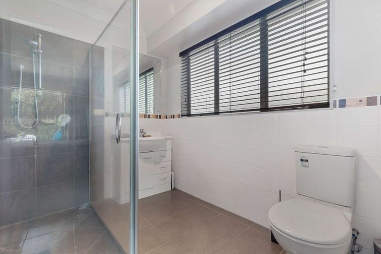 Photo of property in 5 Ernest Shackleton Place, Waiuku, 2123