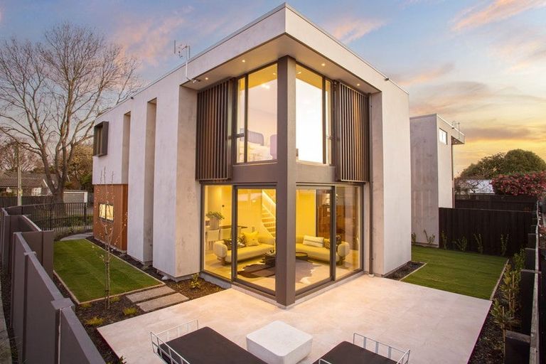 Photo of property in 37 Office Road, Merivale, Christchurch, 8014