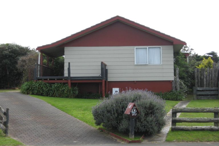 Photo of property in 18 Karyn Street, Castlecliff, Whanganui, 4501