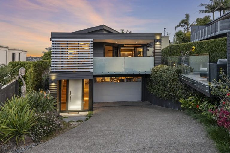 Photo of property in 2/27 Churchill Road, Murrays Bay, Auckland, 0630