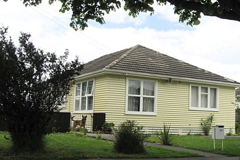 Photo of property in 35 Hooker Avenue, Bryndwr, Christchurch, 8053