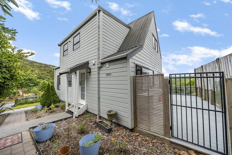 Photo of property in 66 Woodhouse Avenue, Karori, Wellington, 6012