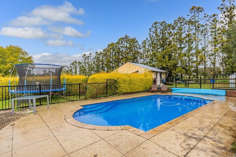 Photo of property in 1403 Coatesville-riverhead Highway, Kumeu, 0892