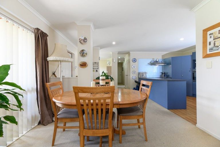 Photo of property in 6 Rays Way, Tuakau, 2121