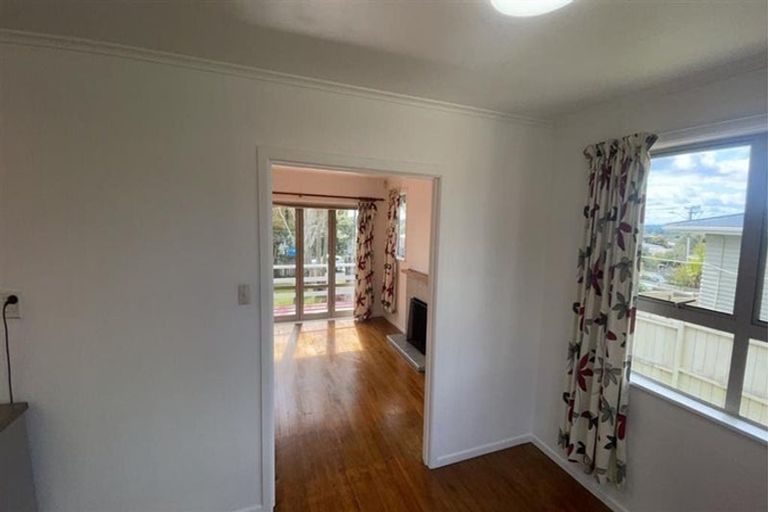 Photo of property in 39 Vera Road, Te Atatu South, Auckland, 0610