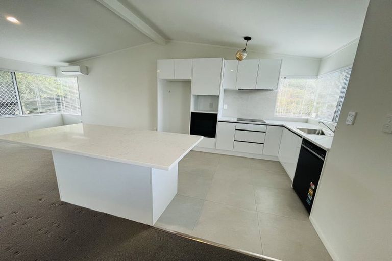Photo of property in 2/13 Trinidad Road, Sunnynook, Auckland, 0620