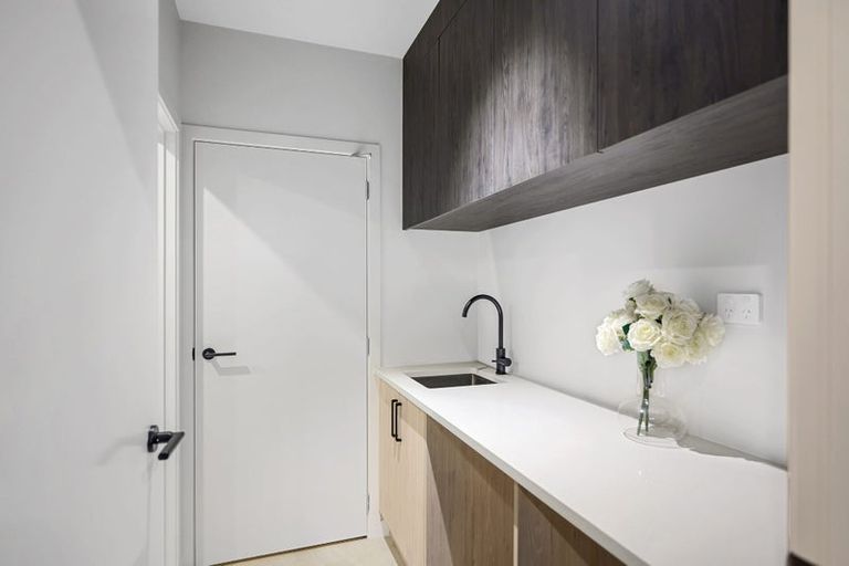 Photo of property in 201d Hurstmere Road, Takapuna, Auckland, 0622