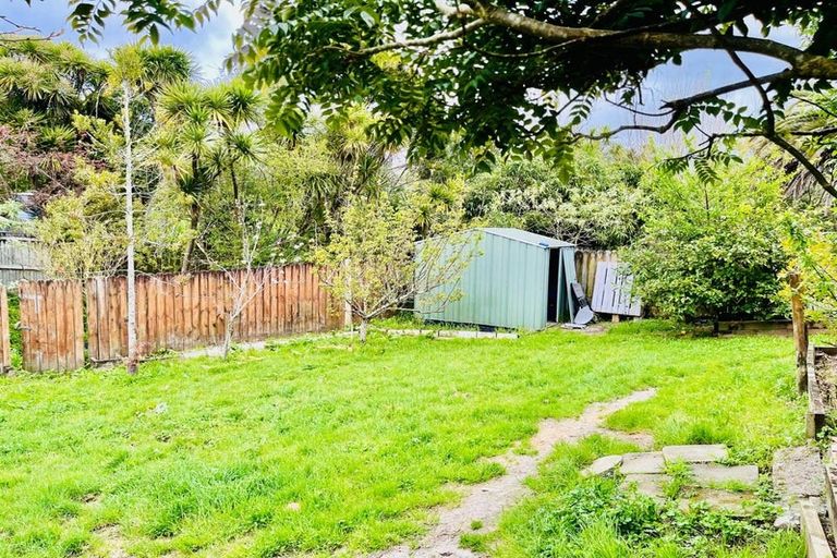 Photo of property in 10 Wheaton Place, Glen Eden, Auckland, 0602