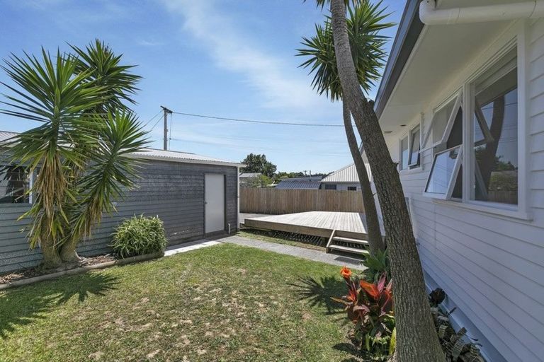 Photo of property in 2/260 Birkdale Road, Birkdale, Auckland, 0626