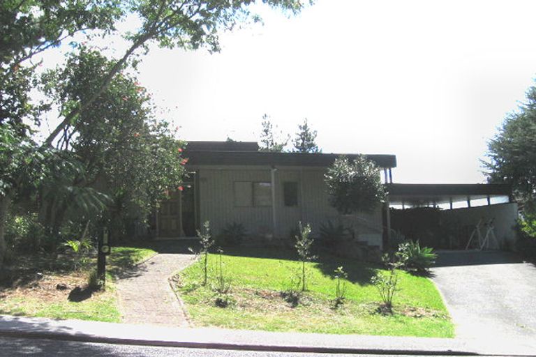 Photo of property in 1/11 Saddleback Rise, Murrays Bay, Auckland, 0630