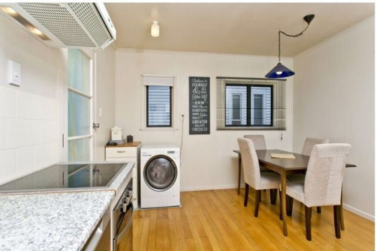 Photo of property in 2/25 Sunnyfield Crescent, Glenfield, Auckland, 0629