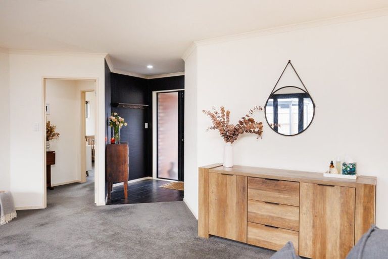 Photo of property in 17 Daniel Place, Kelvin Grove, Palmerston North, 4414