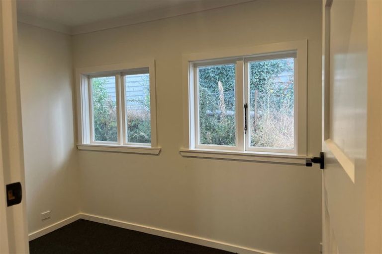 Photo of property in 10 Burrows Avenue, Karori, Wellington, 6012