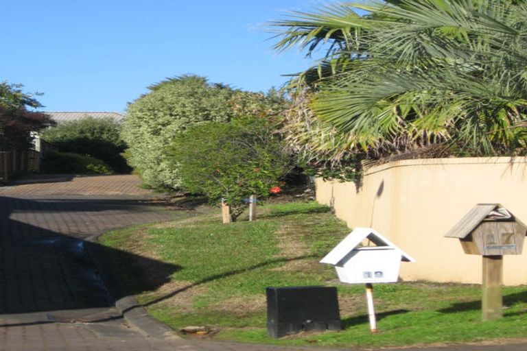 Photo of property in 17 Marguerita Place, West Harbour, Auckland, 0618