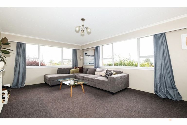 Photo of property in 1 Oxford Street, Waimate, 7924