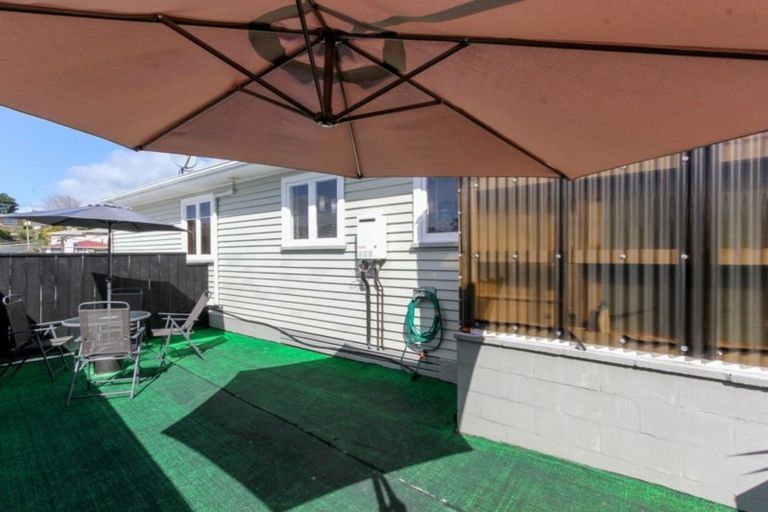 Photo of property in 16 Kenmore Street, Westown, New Plymouth, 4310