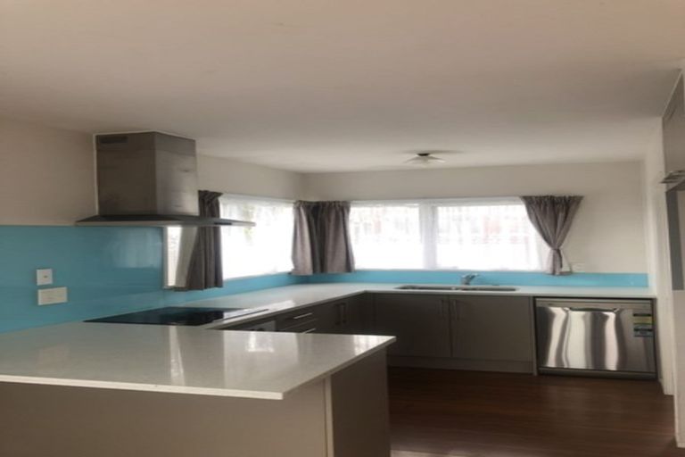 Photo of property in 1/26 Marcel Place, Glenfield, Auckland, 0629