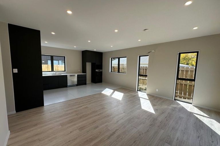 Photo of property in 62a Woodside Road, Massey, Auckland, 0614