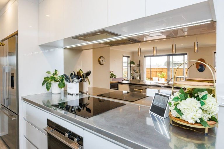 Photo of property in 120 Johnstone Drive, Fitzherbert, Palmerston North, 4410