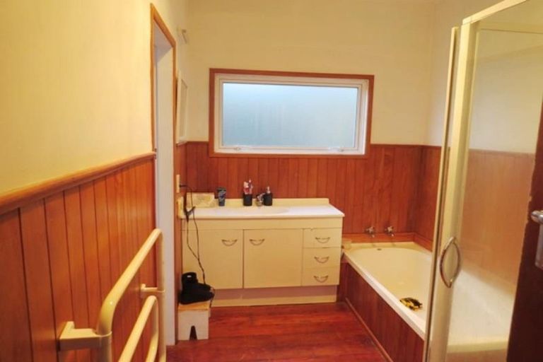 Photo of property in 33 Sackville Street, Fitzroy, New Plymouth, 4312