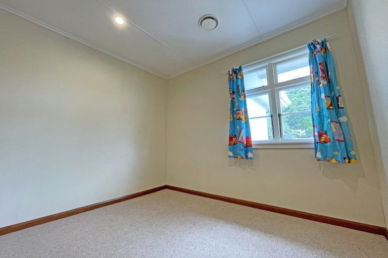 Photo of property in 28 Pahiatua Street, Hokowhitu, Palmerston North, 4410