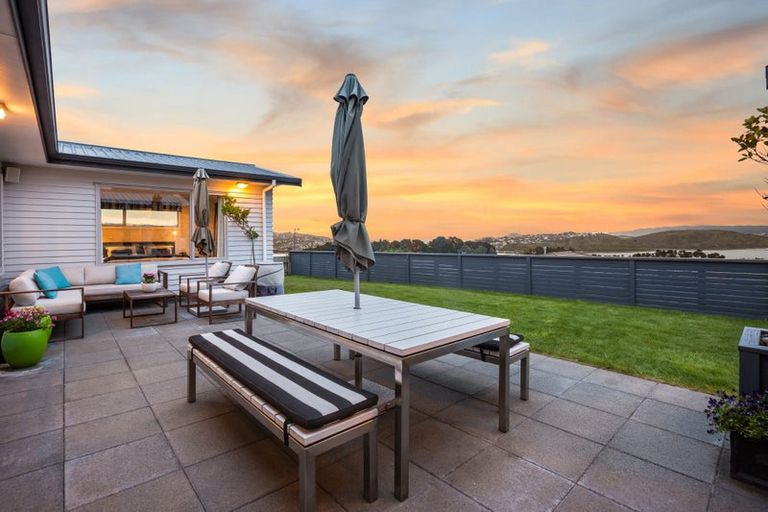 Photo of property in 10 Wangapeka Way, Aotea, Porirua, 5024