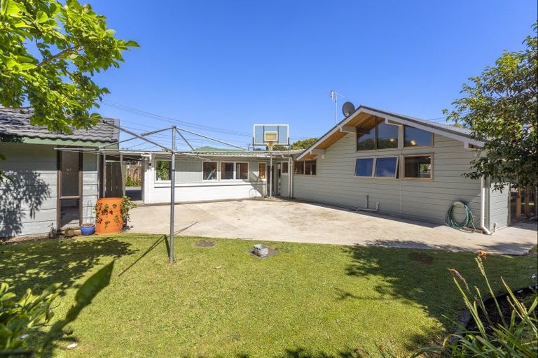 Photo of property in 12 Woodleigh Street, Frankleigh Park, New Plymouth, 4310