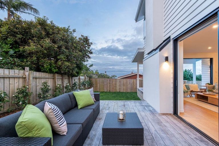 Photo of property in 12b Newburn Road, Waiake, Auckland, 0630