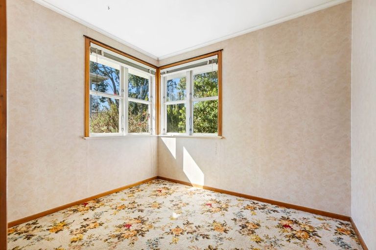 Photo of property in 30 Sylvan Crescent, Te Atatu South, Auckland, 0610