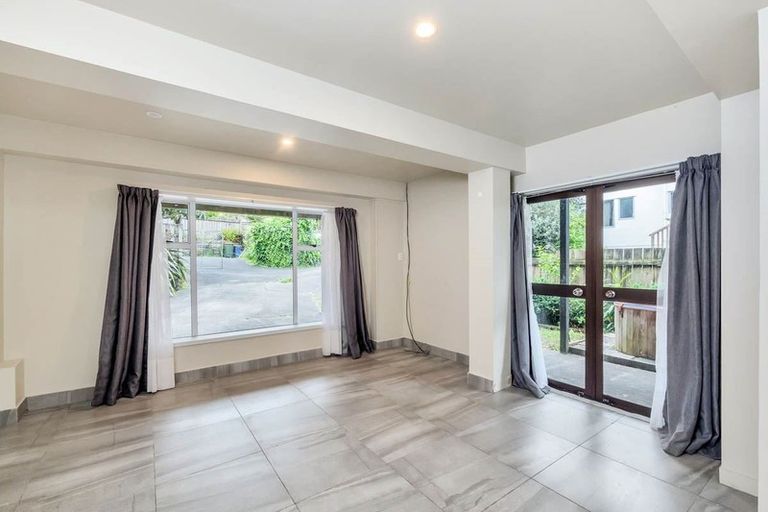 Photo of property in 1/25 Cron Avenue, Te Atatu South, Auckland, 0610