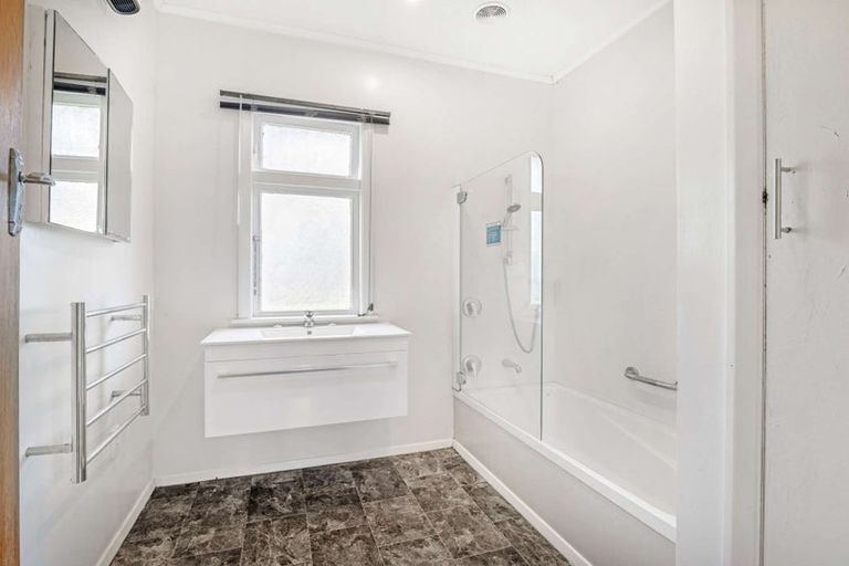 Photo of property in 104 Bartholomew Road, Levin, 5510