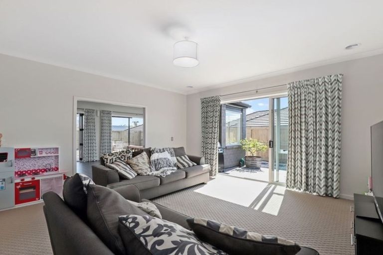 Photo of property in 92 Farringdon Avenue, Rototuna North, Hamilton, 3210