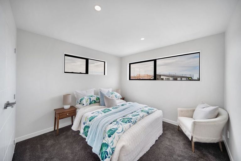 Photo of property in 12 Korowhiti Road, Clarks Beach, 2122