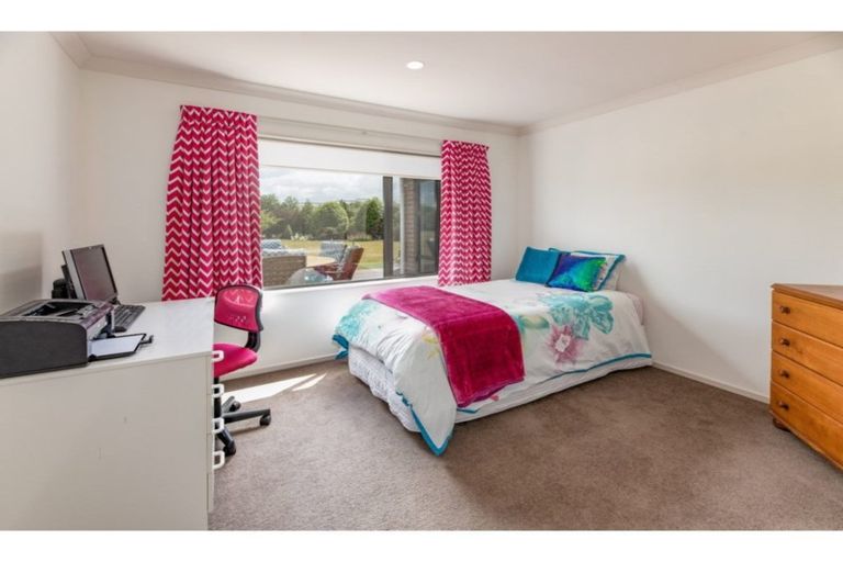 Photo of property in 16 Thorndon Close, Kirwee, Darfield, 7571