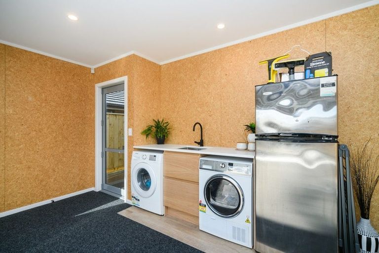 Photo of property in 22 Cyprus Place, Fitzherbert, Palmerston North, 4410